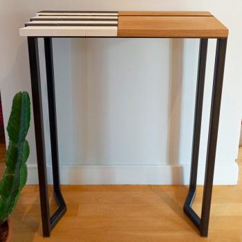 Console design noir et blanc, bois massif recyclé, caoutchouc. Console Drapô Collection Origami meubles Les Pieds Sur La Table