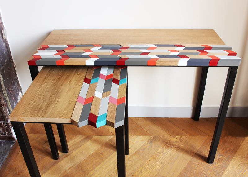Consoles design sur mesure à motif origami original laqué et bois massif brossé. Création et réalisation par Sandrine Reverseau pour une maison privée. Mobilier Les Pieds Sur La Table