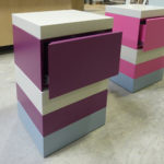chevet laqué en couleurs avec tiroir De-bon-Pied mobilier Les Pieds Sur La Table modèle original en paire