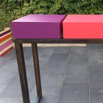 Console avec tiroirs, design, avec un pied acier patiné. Meubles sur mesure Les Pieds Sur La Table
