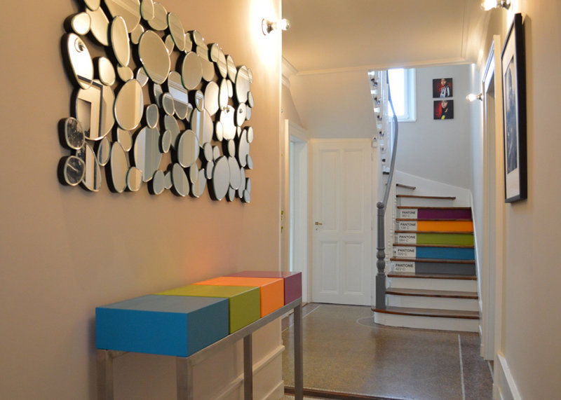 console connectée inox et cubes couleurs pétillantes Plug and Pied mobilier Les Pieds Sur La Table réalisation maison